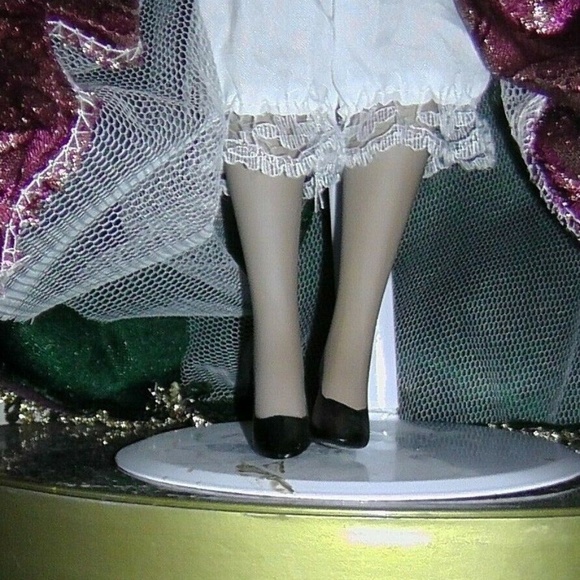 Crown Black Victorian Style Bisque Porcelain Doll - Picture 8 of 8